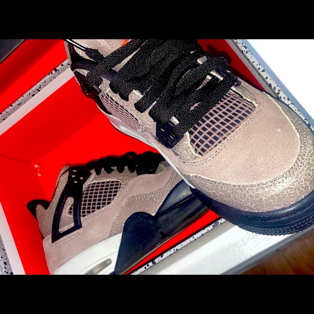 Air Jordan Taupe 4s